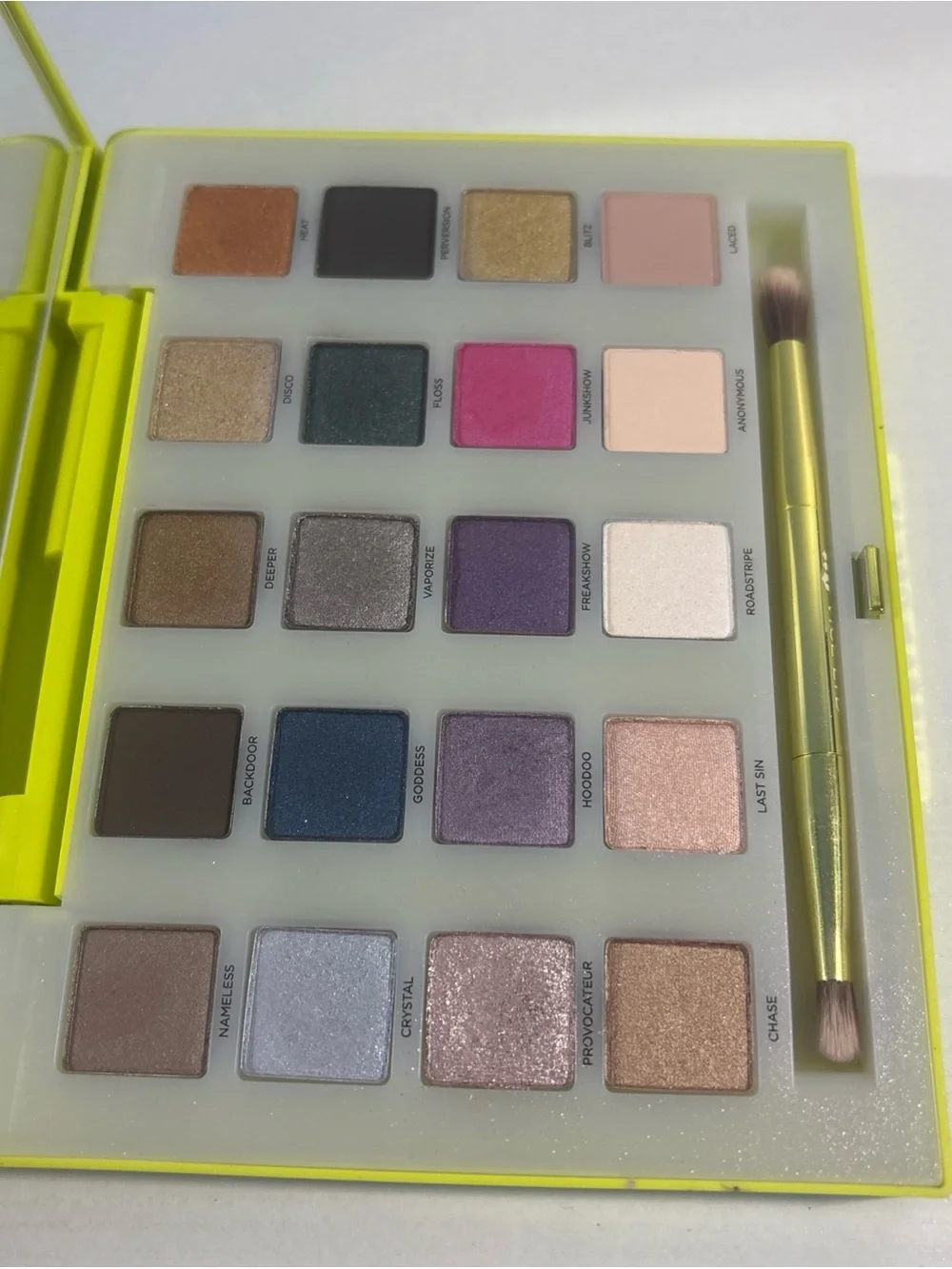 Urban Decay VICE Eyeshadow Palette Limited Edition Green 100% Authentic.